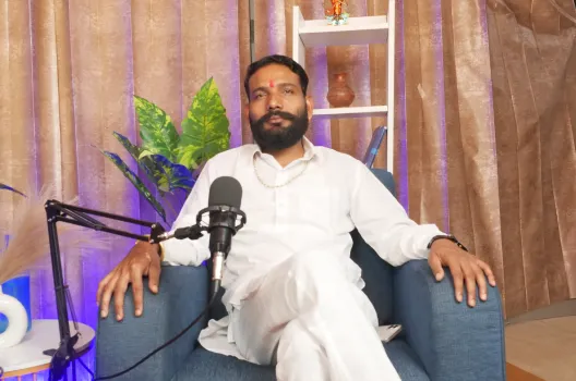 Astrologer Vinay Shastri in consultation